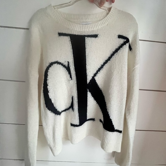 Calvin Klein Designer White sweater - Picture 2 of 12